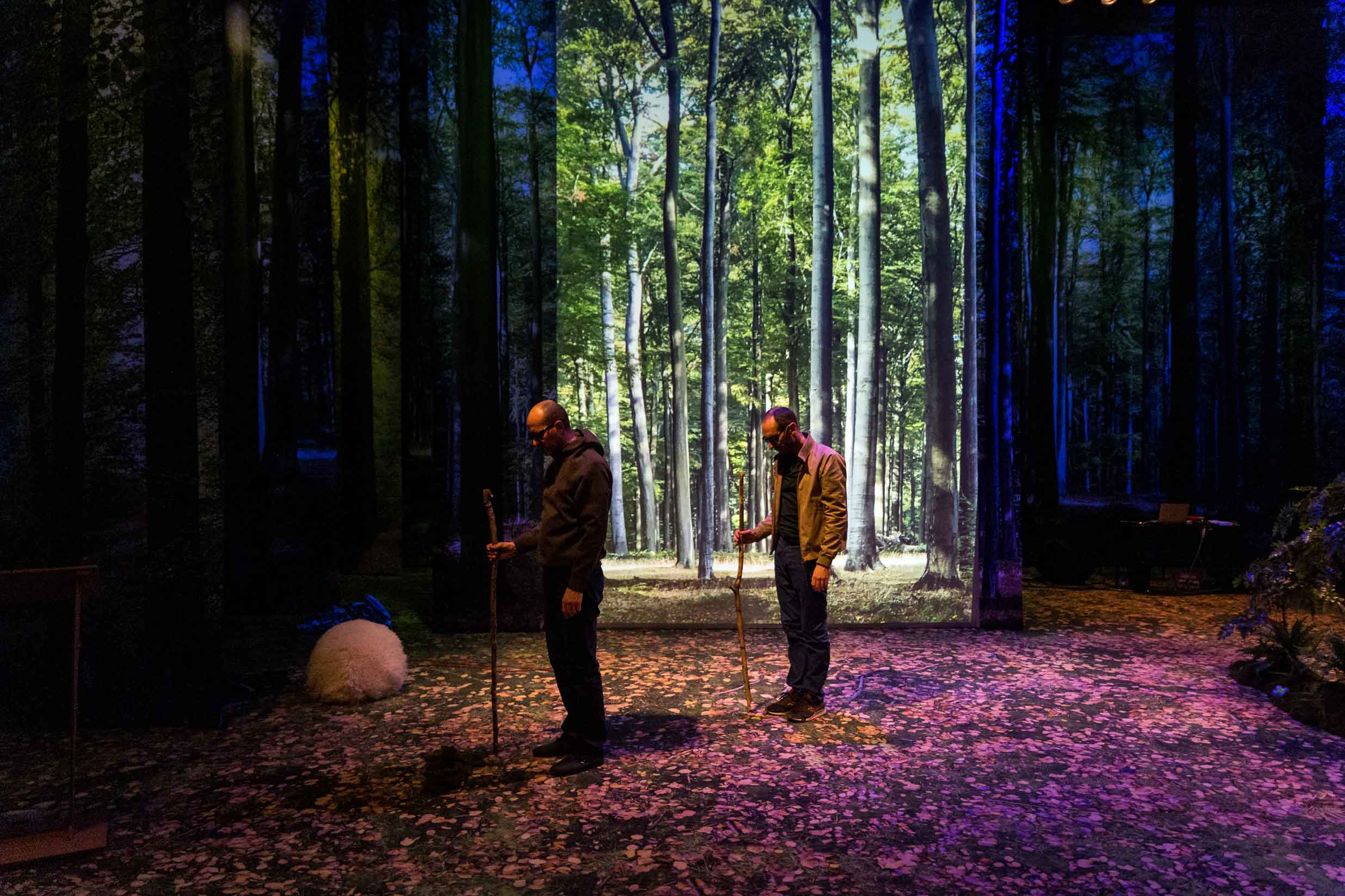 Taylor (Antoine Defoort) and Erwan (Alexandre Le Nours) performing the stick prayer